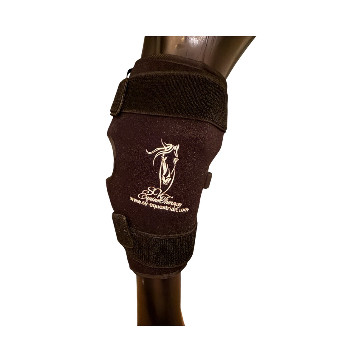 “Horse wearing red light hock therapy boot”
“Cordless infrared LED boot for equine knee pain relief”
“Close-up of SV Equine Therapy hock boot Velcro straps”
“Portable equine LED boot with built-in battery charging”
