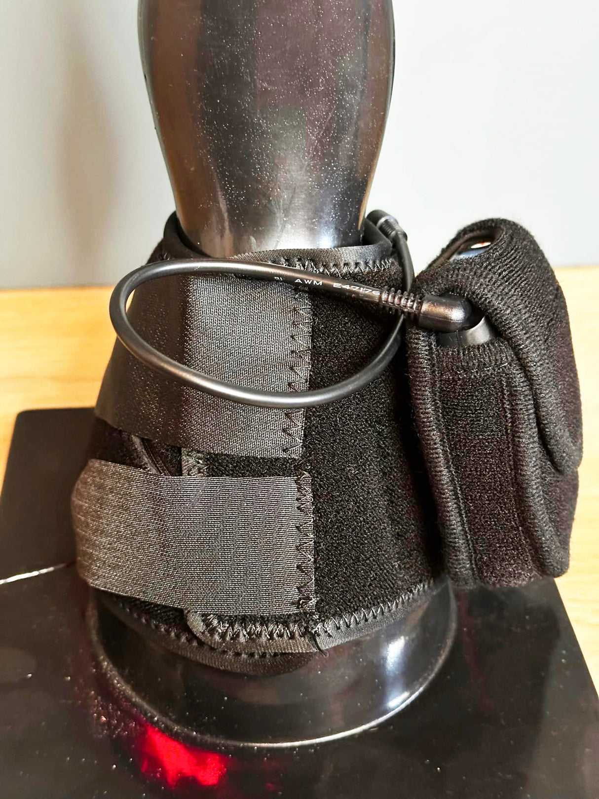 wireless red light therapy for equine hoof health
