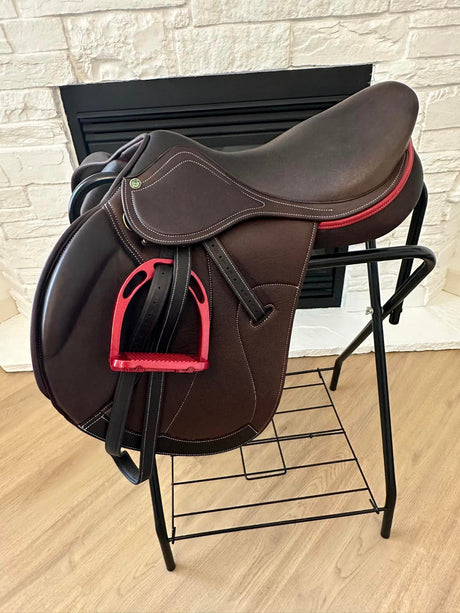 BRAND NEW HENRI DE RIVEL CAHILL CLOSE CONTACT IGP SADDLE WITH ADJUSTABLE GULLET SYSTEM, GAUGE & COVER