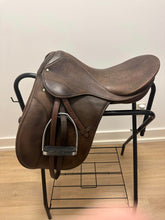 Load image into Gallery viewer, Stubben Parzival Dressage Saddle 28.5
