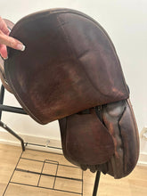 Load image into Gallery viewer, Stubben Parzival Dressage Saddle 28.5
