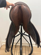Load image into Gallery viewer, Stubben Parzival Dressage Saddle 28.5
